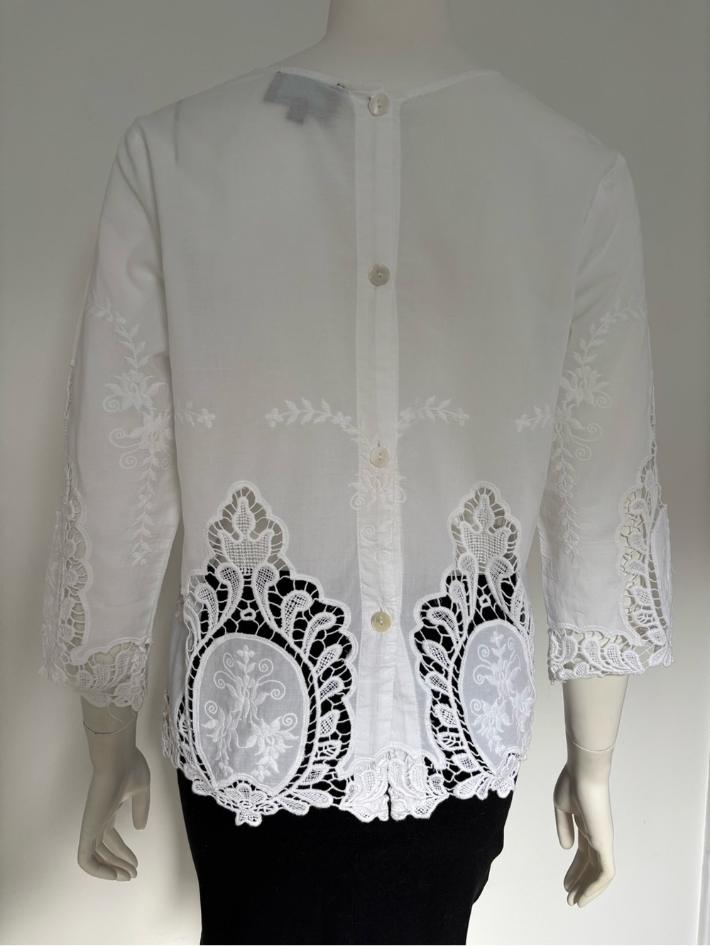 Cynthia Rowley White Embroidered Lace-Trim Button-Back Blouse